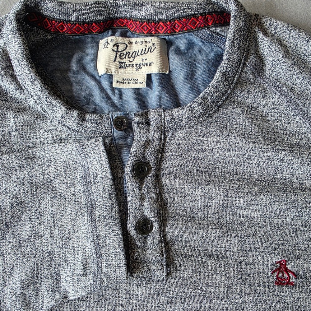 Penguin by Munsingwear Mens Medium Gray Long Sleeve Button Henley Shirt layering